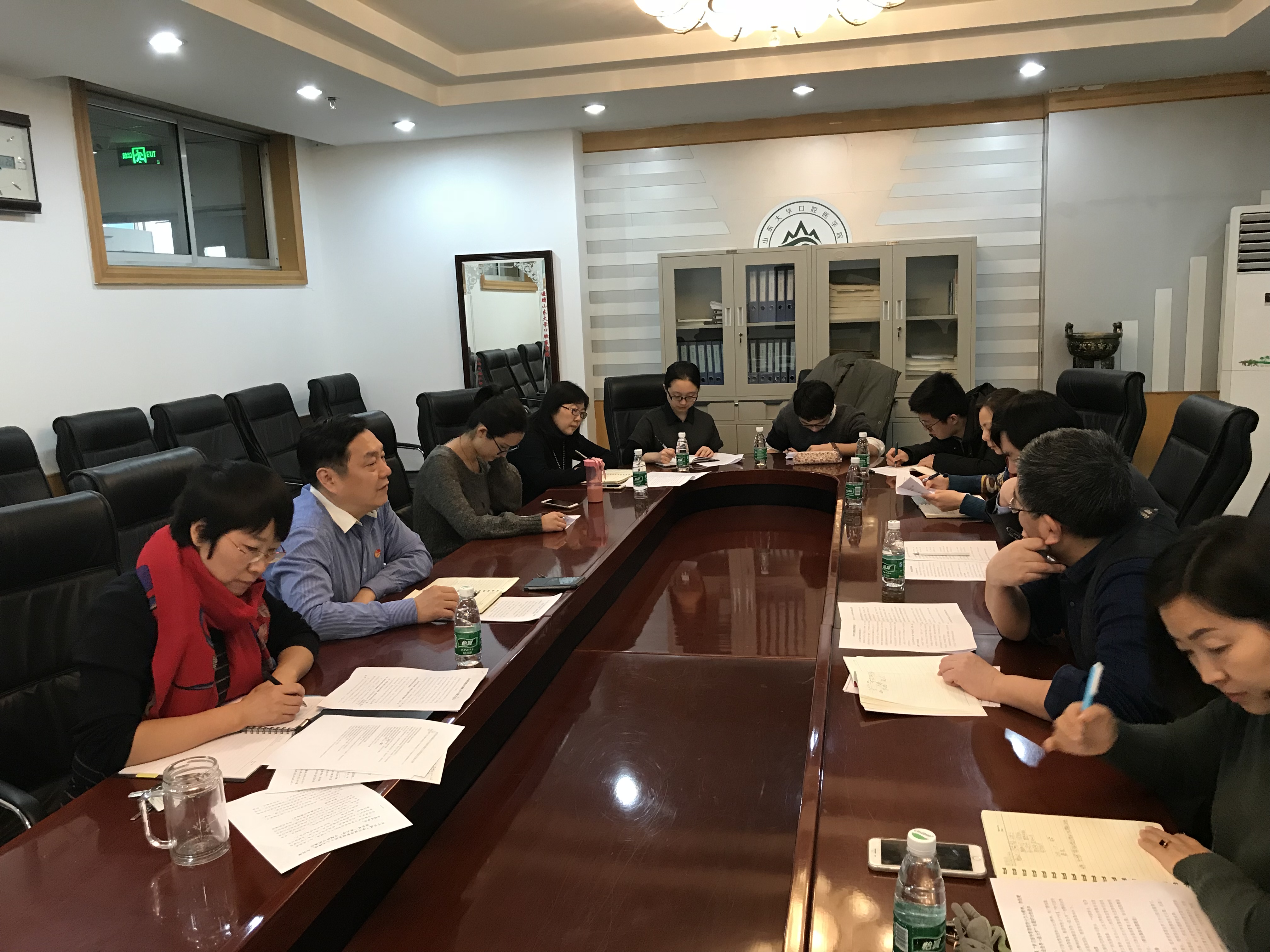 口腔医学院召开座谈会征求“学习宣传贯彻党的十九大精神，加快建设世界一流大学”意见